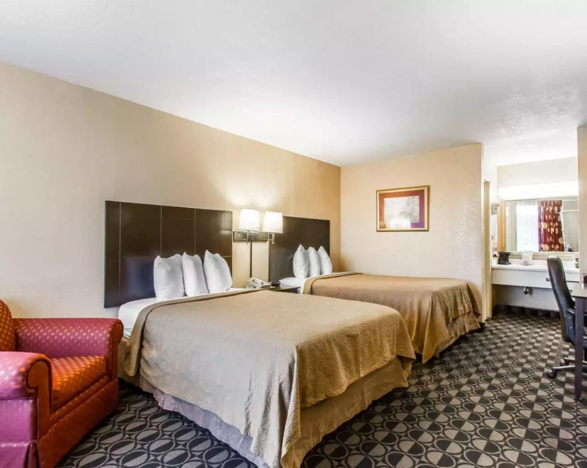 Quality Inn Ada Near University Экстерьер фото