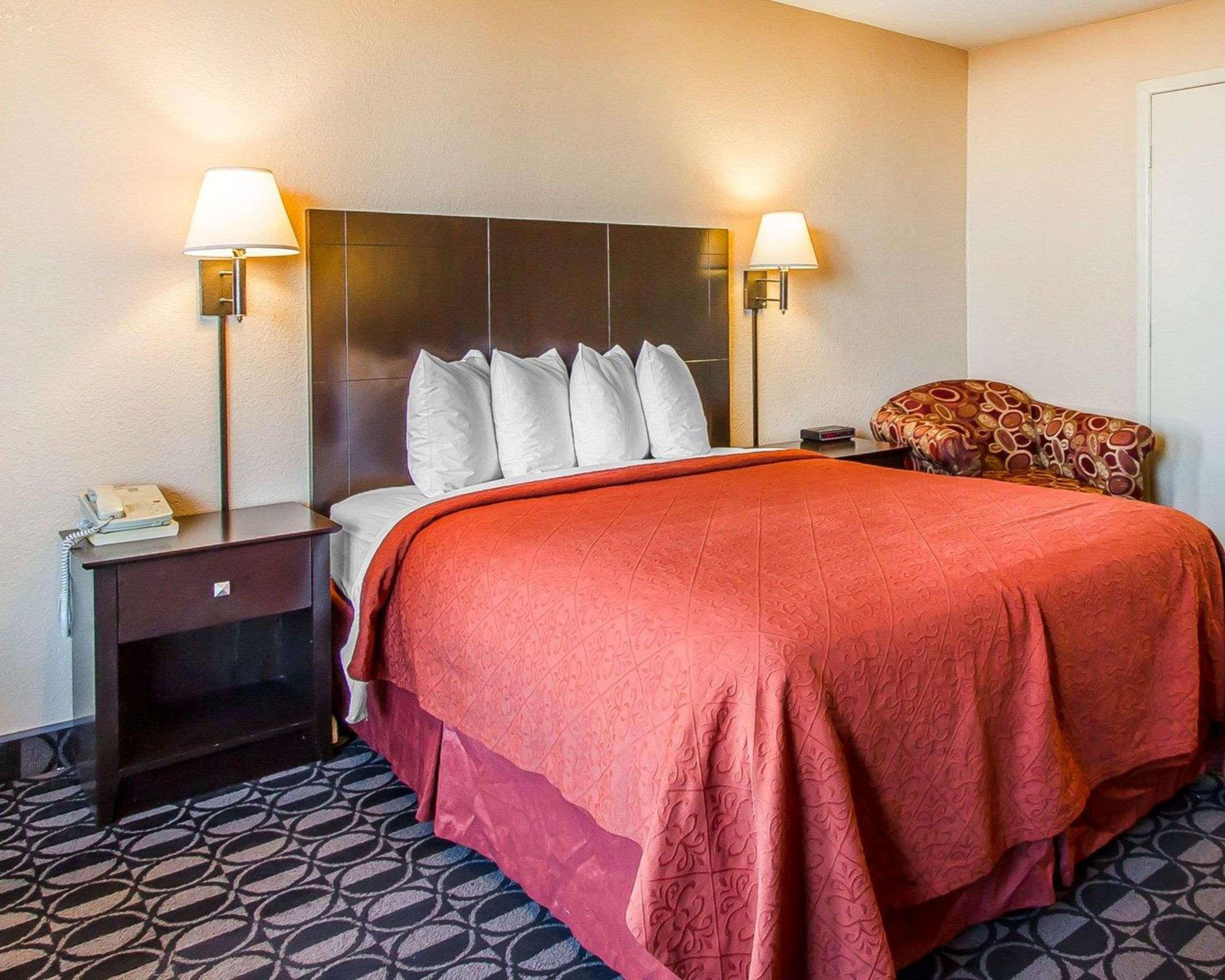 Quality Inn Ada Near University Экстерьер фото