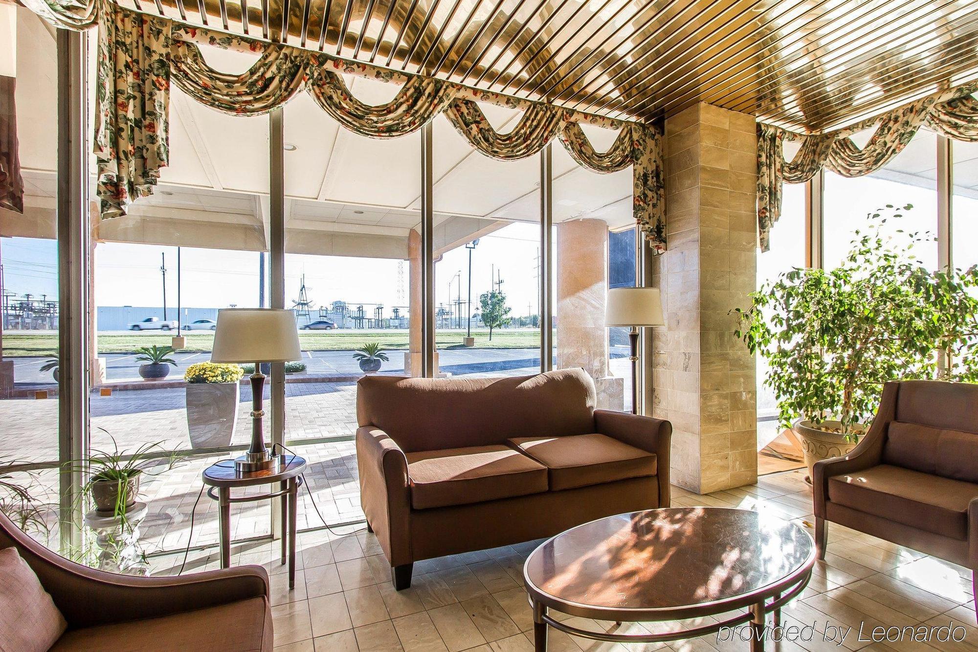 Quality Inn Ada Near University Экстерьер фото