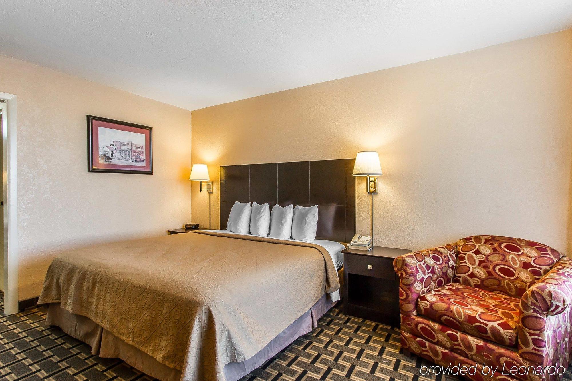 Quality Inn Ada Near University Экстерьер фото